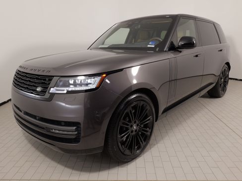 Used 2025 Land Rover Range Rover Long Wheelbase SE AWD/4WD image 4