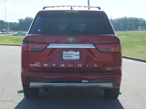 Used 2025 Toyota Sequoia Capstone AWD/4WD image 3