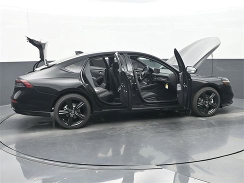 Certified 2025 Honda Accord Sport image 39