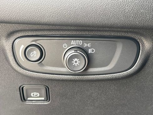 Used 2024 GMC Terrain SLE w/ Driver Convenience Package AWD/4WD image 17