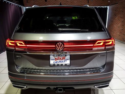 Used 2024 Volkswagen Atlas SEL AWD/4WD image 7