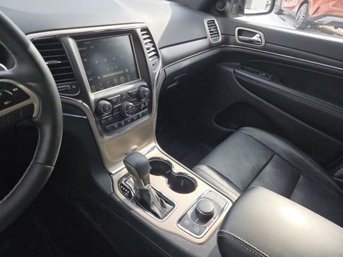Used 2017 Jeep Grand Cherokee Limited w/ Luxury Group II image 34