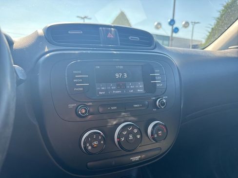 Used 2017 Kia Soul w/ Convenience Package FWD image 10
