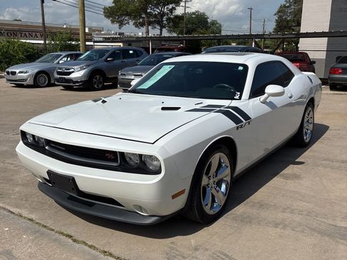 Used 2014 Dodge Challenger R/T Plus RWD image 2