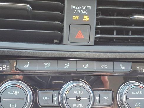 Used 2023 Volkswagen Jetta SE FWD image 25