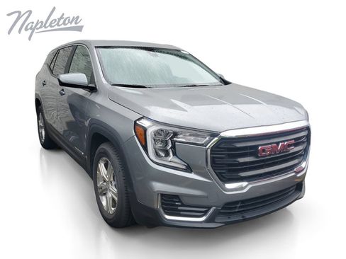 Used 2024 GMC Terrain SLE FWD image 2