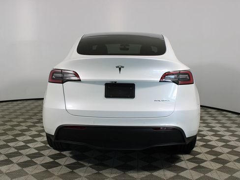 Used 2021 Tesla Model Y Long Range image 30