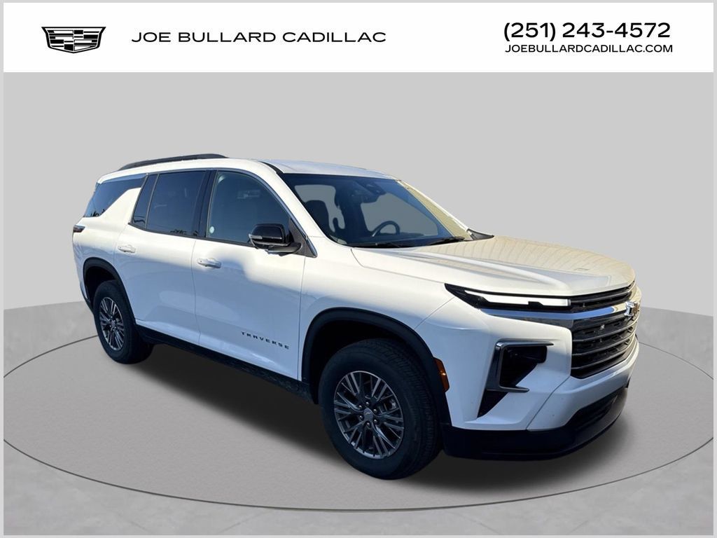Used 2026 Chevrolet Traverse LT w/ Driver Confidence Package FWD image 1