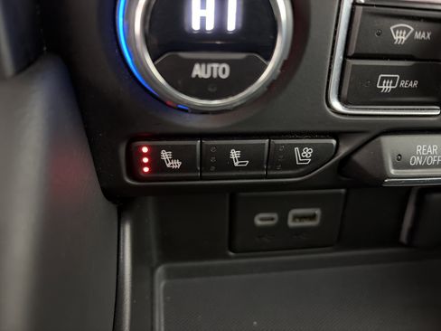 Certified 2023 Chevrolet Suburban High Country image 33