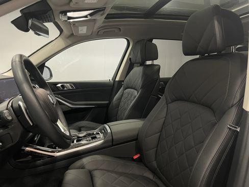 Used 2025 BMW X7 xDrive40i w/ Premium Package image 14