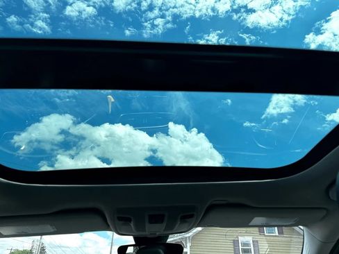 Used 2017 INFINITI QX30 Premium w/ Navigation Package image 24