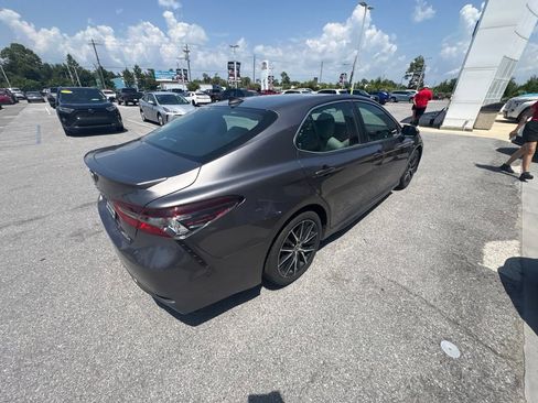 Used 2021 Toyota Camry SE FWD image 19