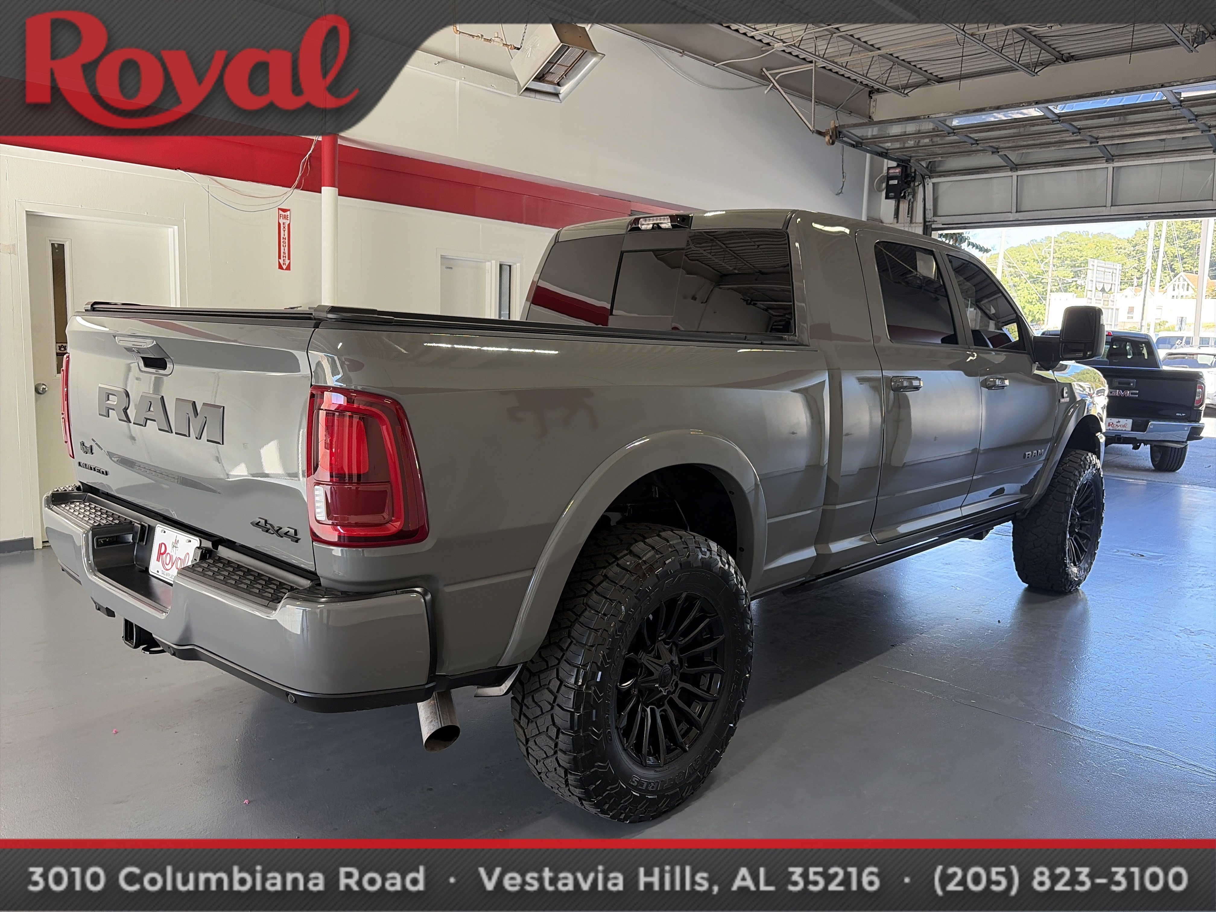 Used 2026 RAM 2500 Limited AWD/4WD image 5