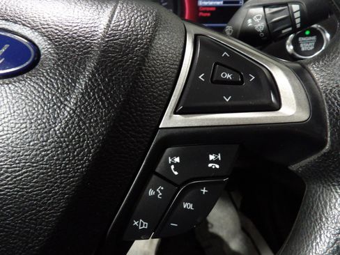 Used 2020 Ford Fusion SE FWD image 13