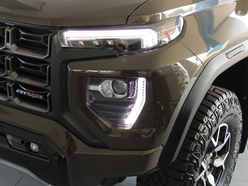 Certified 2024 GMC Canyon AT4X image 14