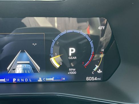 Used 2025 Chevrolet Colorado Z71 w/ Technology Package image 12