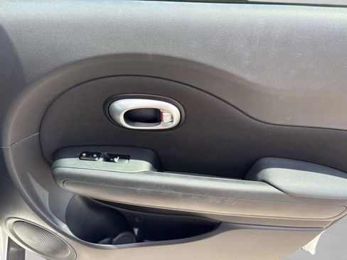 Used 2016 Kia Soul FWD image 18
