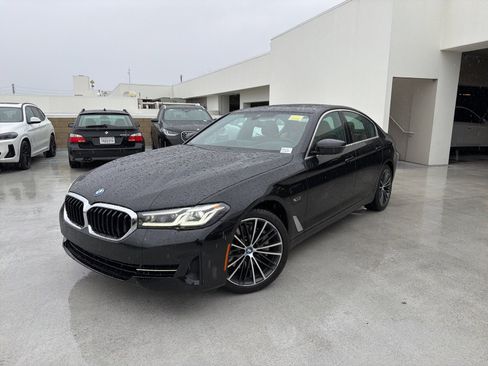 Used 2023 BMW 530e w/ Premium Package image 3