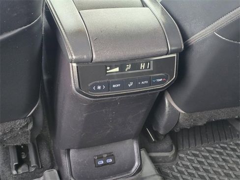Used 2022 Toyota Highlander XLE image 28