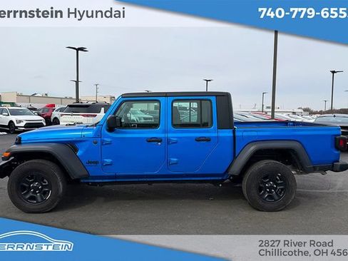 Used 2024 Jeep Gladiator Sport AWD/4WD image 8