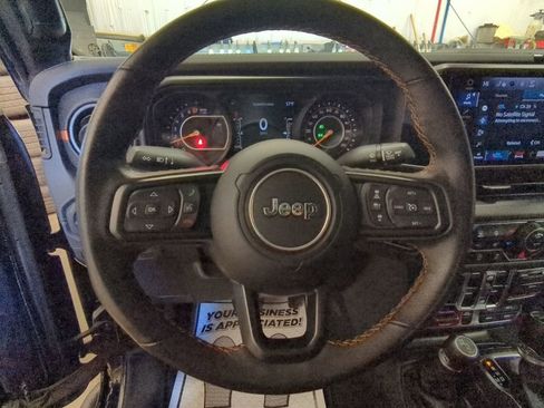 Used 2025 Jeep Gladiator Mojave w/ Convenience Group image 24