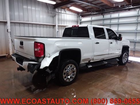 Used 2018 GMC Sierra 2500 Denali w/ Duramax Plus Package image 2