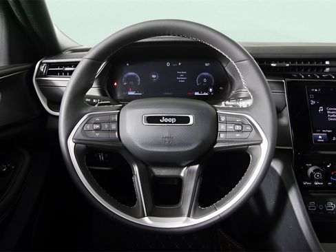 Used 2024 Jeep Grand Cherokee Altitude image 24