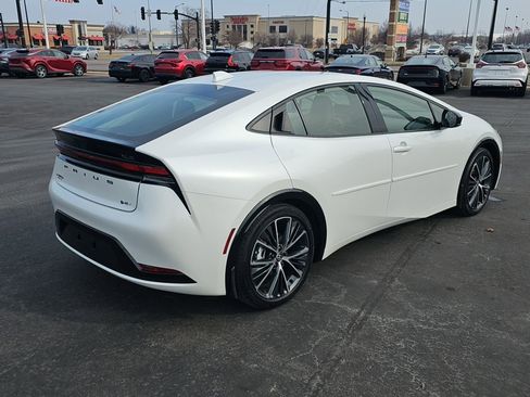 Used 2024 Toyota Prius XLE image 3