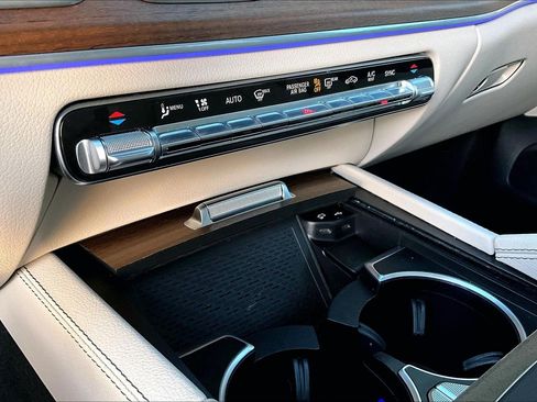 Used 2023 Mercedes-Benz GLS 450 4MATIC image 34