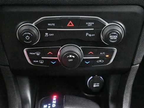 Used 2023 Dodge Charger SXT RWD image 32