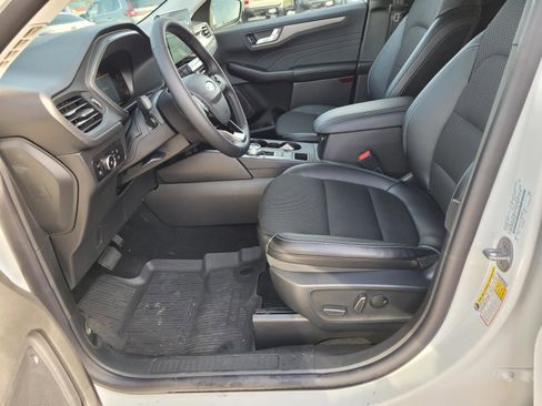 New 2025 Ford Escape SE w/ Class II Trailer Tow Package FWD image 14