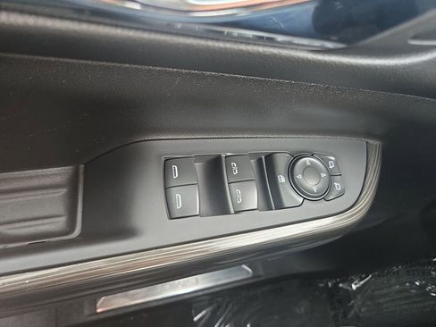 Used 2023 GMC Acadia SLT image 21