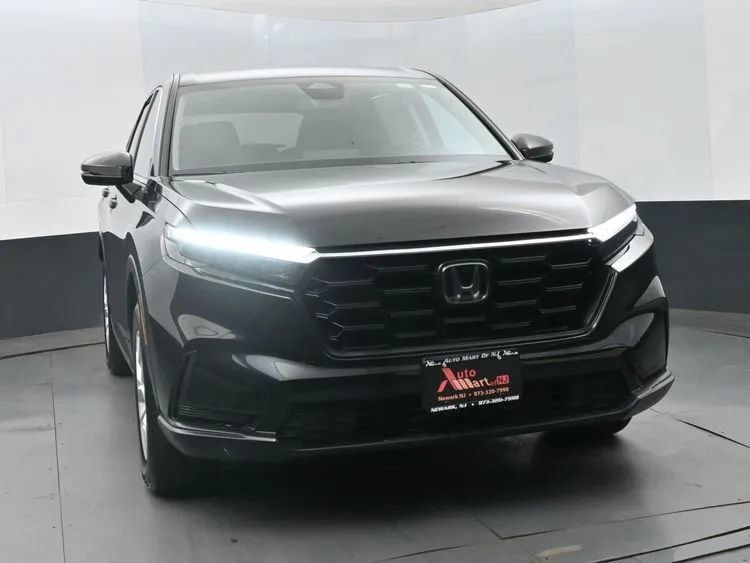 Used 2025 Honda CR-V LX image 3