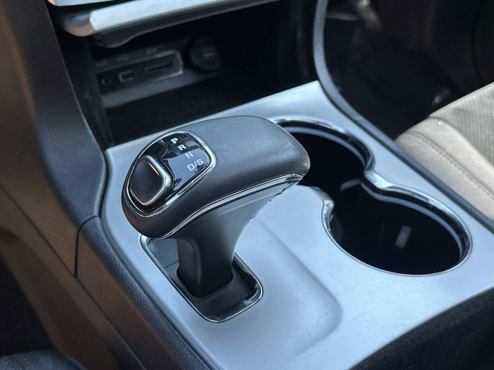 Used 2015 Jeep Grand Cherokee Altitude AWD/4WD image 34