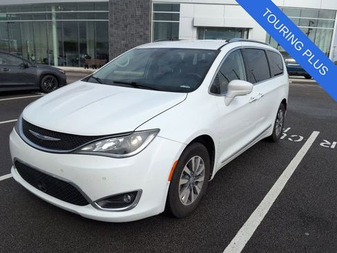 Used 2020 Chrysler Pacifica Touring-L Plus w/ Advanced Safetytec Group FWD image 3