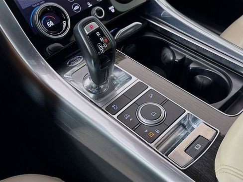 Used 2020 Land Rover Range Rover Sport HSE image 17