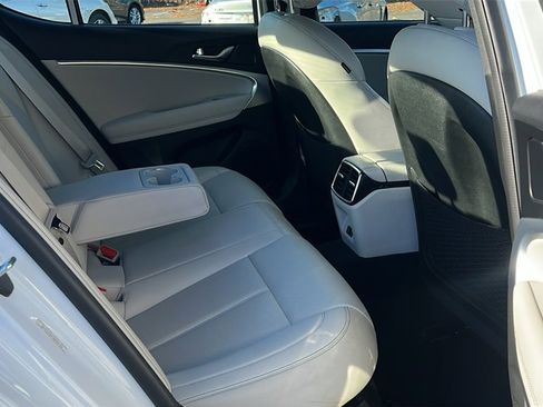 Used 2024 Genesis G70 2.5T image 12