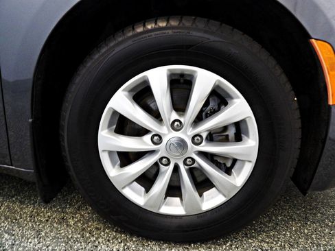 Used 2019 Chrysler Pacifica Touring-L FWD image 22