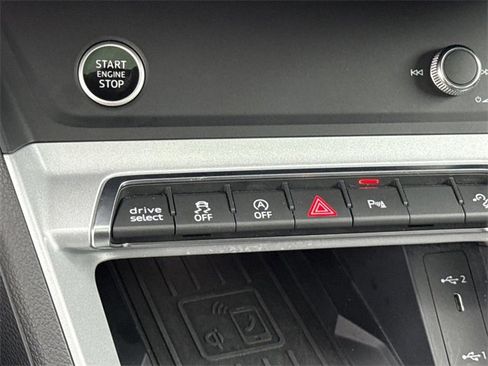 Used 2024 Audi Q3 2.0T Premium image 37