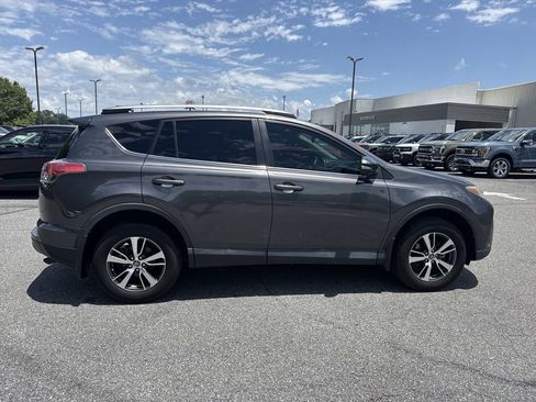 Used 2017 Toyota RAV4 XLE FWD image 8