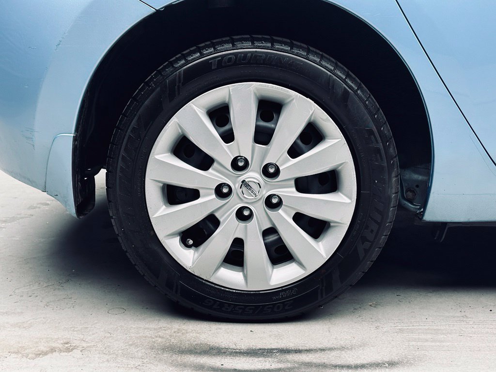 Used 2015 Nissan Leaf S FWD image 34