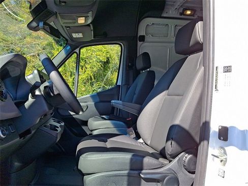 Used 2025 Mercedes-Benz Sprinter 2500 image 13