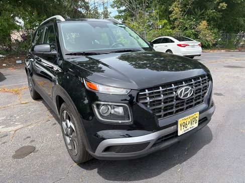 Used 2025 Hyundai Venue SEL FWD image 6
