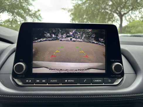 Used 2025 Nissan Rogue SV FWD image 24