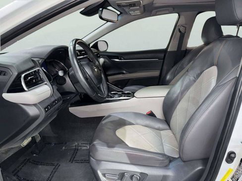 Used 2018 Toyota Camry XLE FWD image 11
