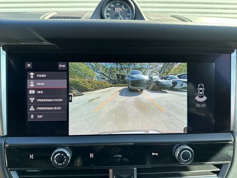 Certified 2023 Porsche Macan AWD/4WD image 30