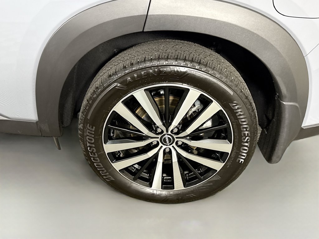 Certified 2025 Nissan Pathfinder Platinum AWD/4WD image 39