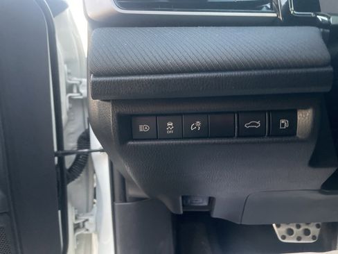 Used 2025 Toyota Camry SE image 17