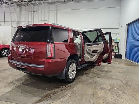 Used 2017 GMC Yukon SLE w/ SLE Value Package AWD/4WD image 31