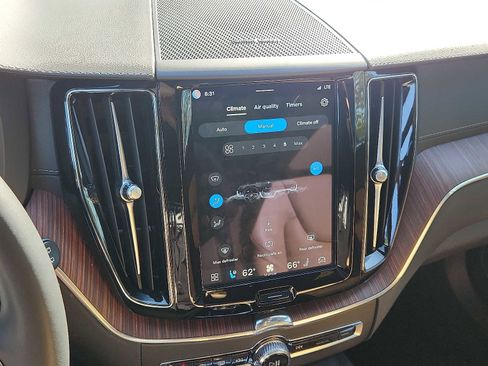 Certified 2023 Volvo XC60 B6 Ultimate w/ Protection Package Premier AWD/4WD image 15